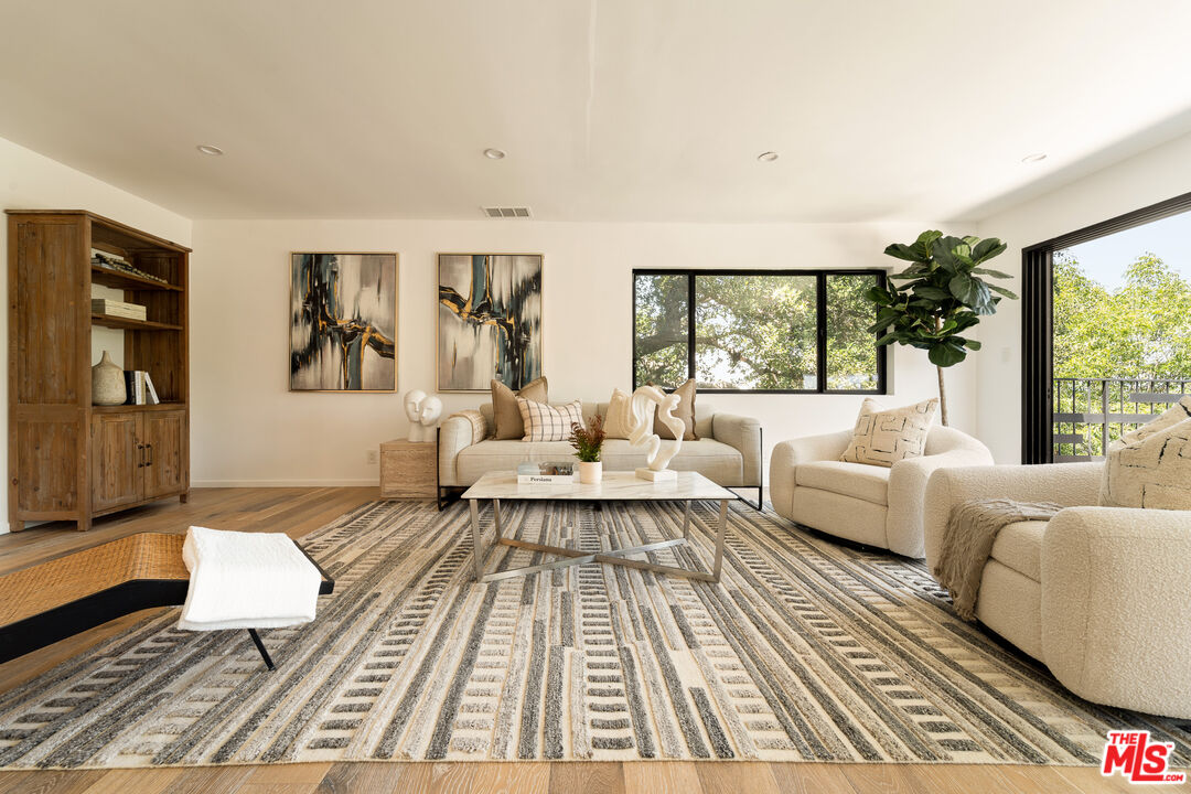 11587 Sunshine Ter, Studio City