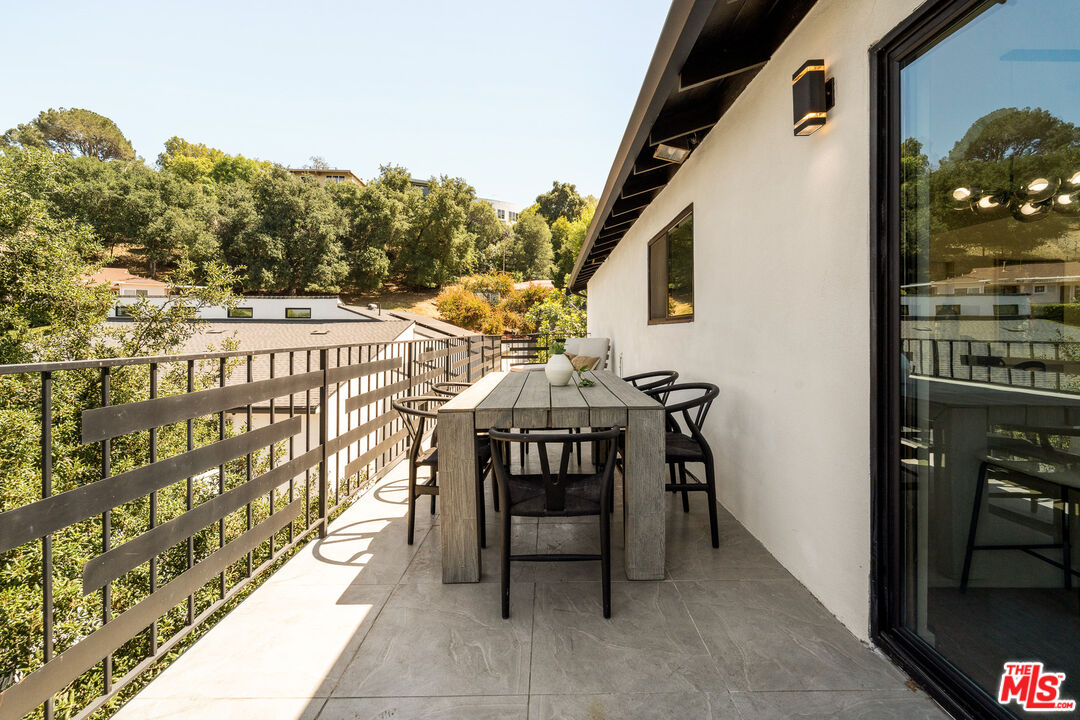 11587 Sunshine Ter, Studio City