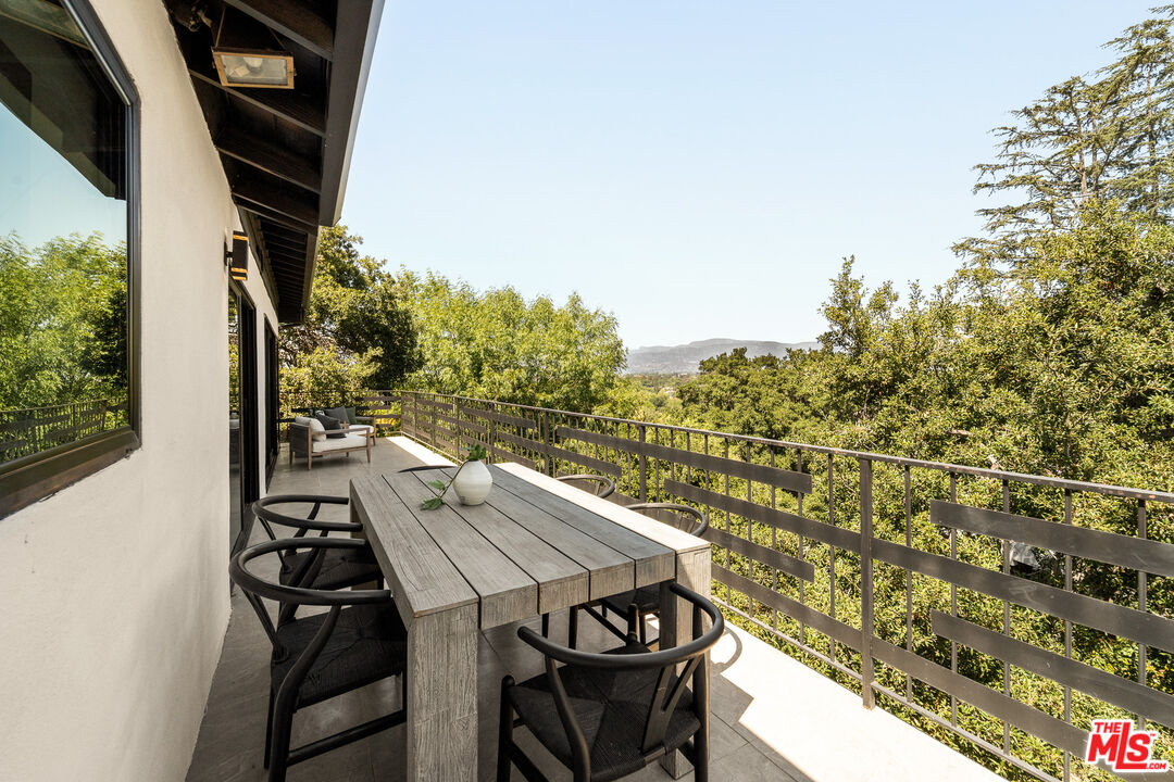 11587 Sunshine Ter, Studio City