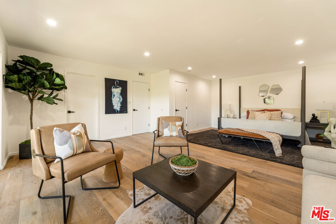 11587 Sunshine Ter, Studio City