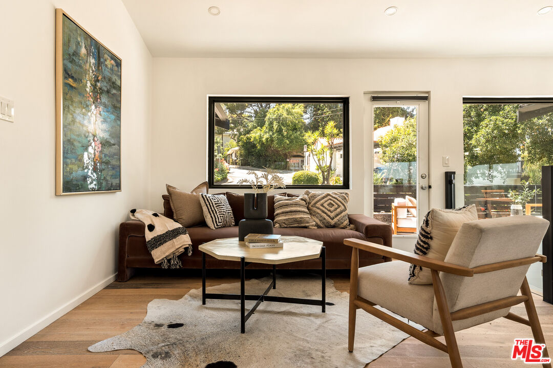 11587 Sunshine Ter, Studio City