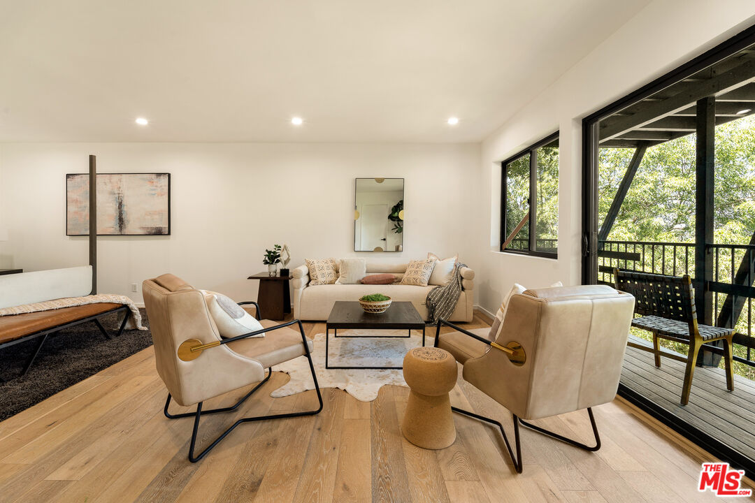 11587 Sunshine Ter, Studio City