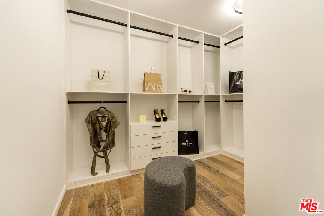 11587 Sunshine Ter, Studio City