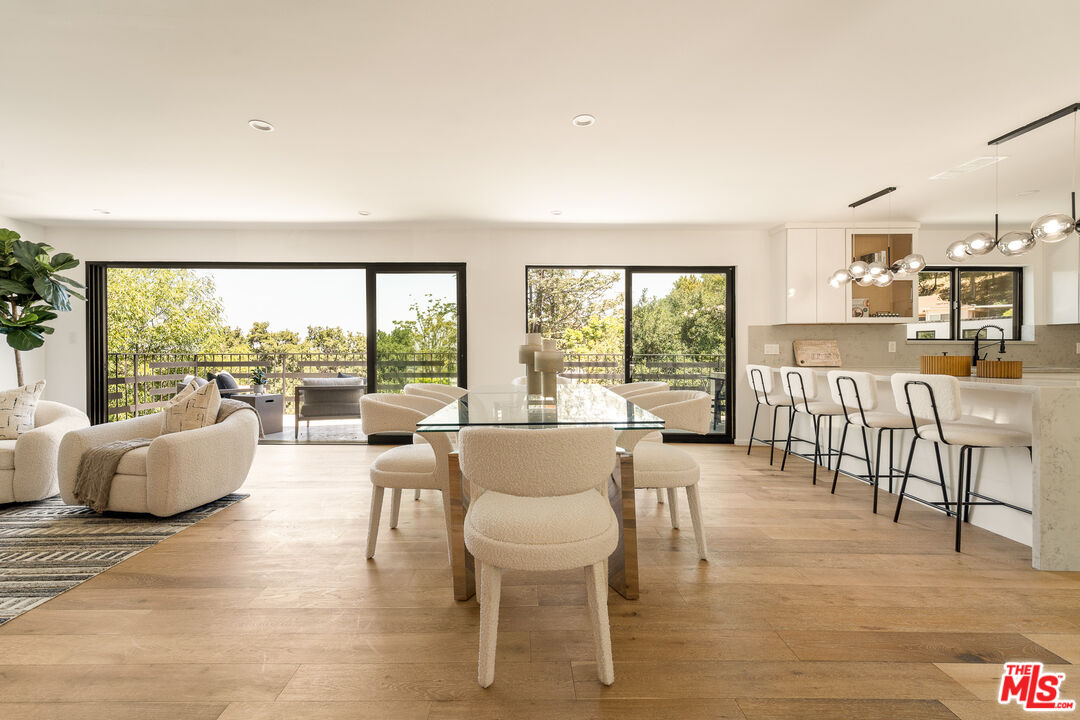 11587 Sunshine Ter, Studio City