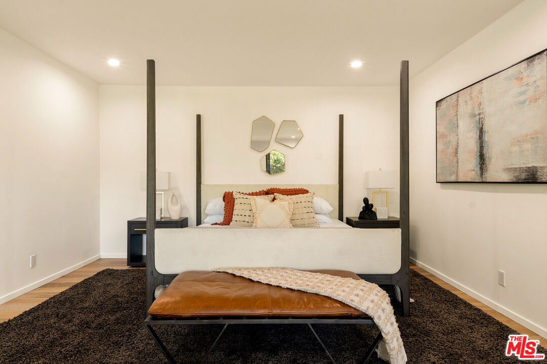 11587 Sunshine Ter, Studio City