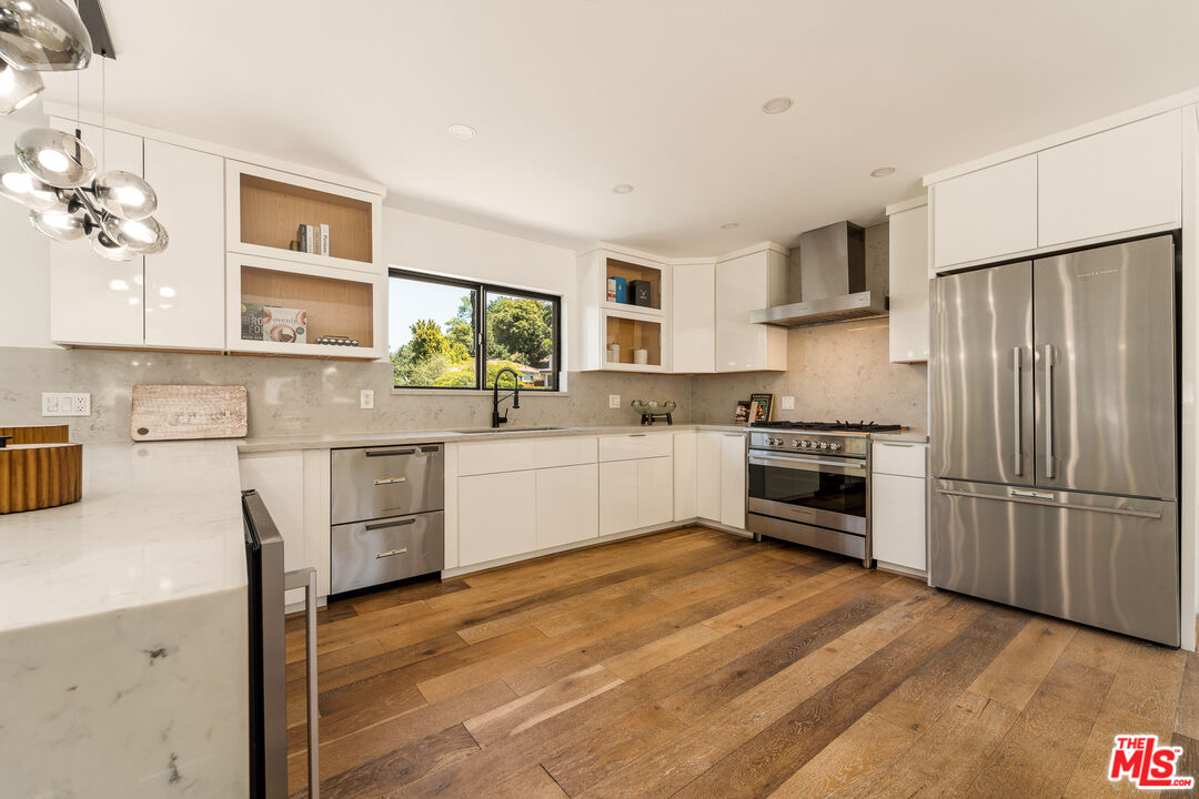 11587 Sunshine Ter, Studio City