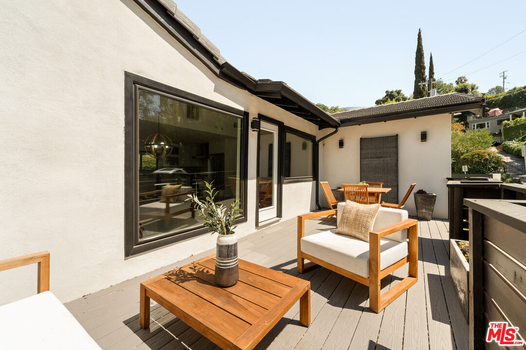 11587 Sunshine Ter, Studio City
