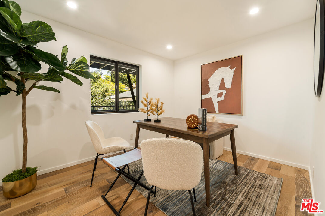 11587 Sunshine Ter, Studio City