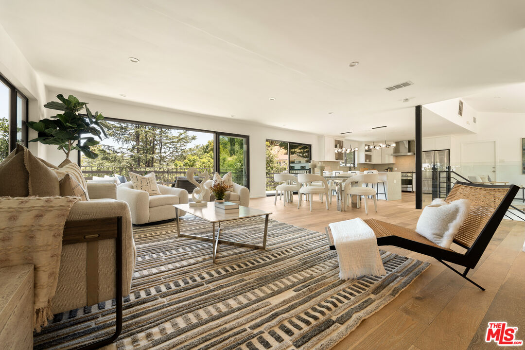 11587 Sunshine Ter, Studio City