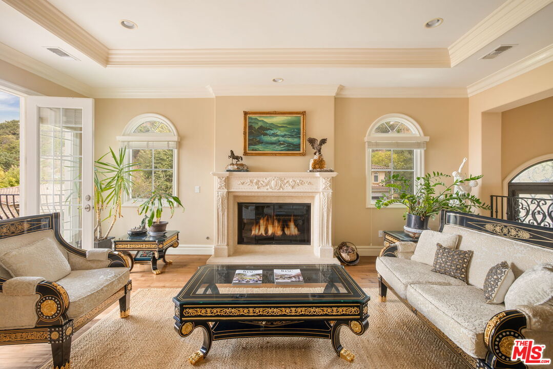 3691 Benedict Canyon Ln, Sherman Oaks 