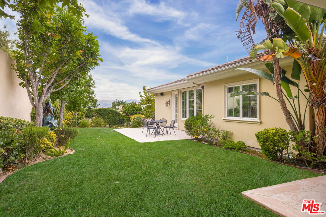 3691 Benedict Canyon Ln, Sherman Oaks 