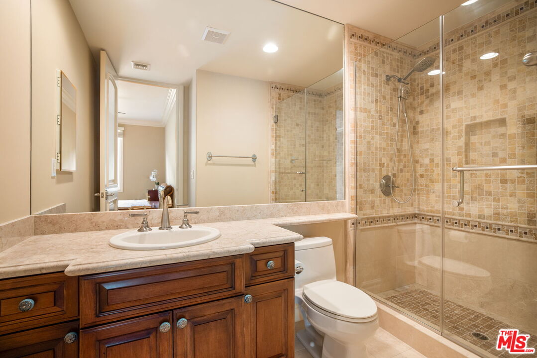 3691 Benedict Canyon Ln, Sherman Oaks 