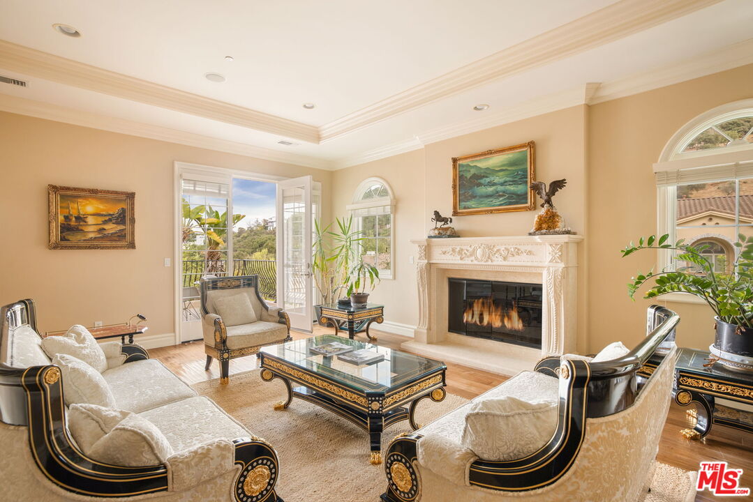 3691 Benedict Canyon Ln, Sherman Oaks 