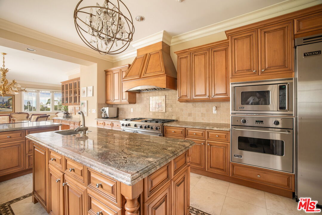 3691 Benedict Canyon Ln, Sherman Oaks 
