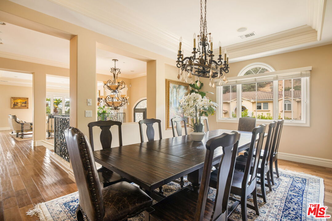 3691 Benedict Canyon Ln, Sherman Oaks 