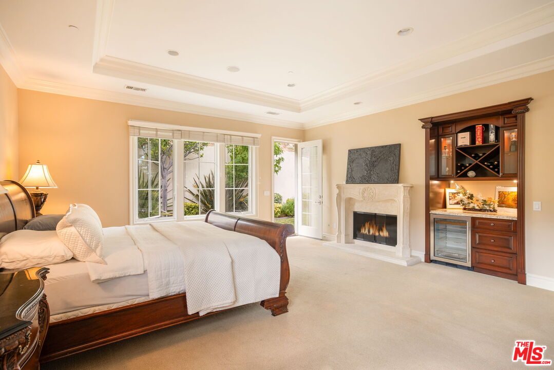 3691 Benedict Canyon Ln, Sherman Oaks 