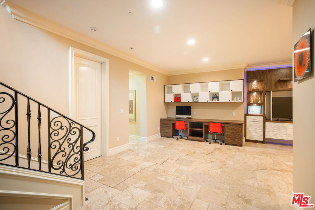 3691 Benedict Canyon Ln, Sherman Oaks 