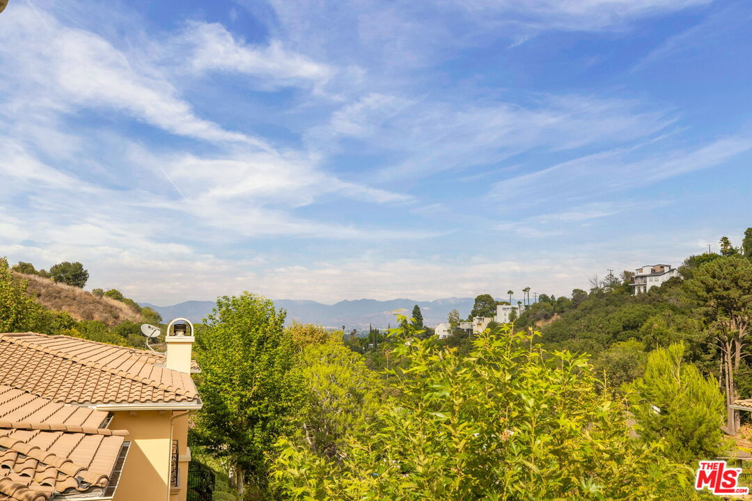 3691 Benedict Canyon Ln, Sherman Oaks 