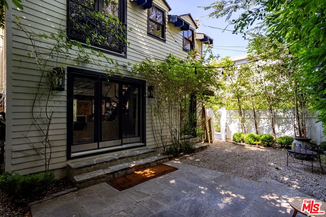 636 Huntley Dr, West Hollywood