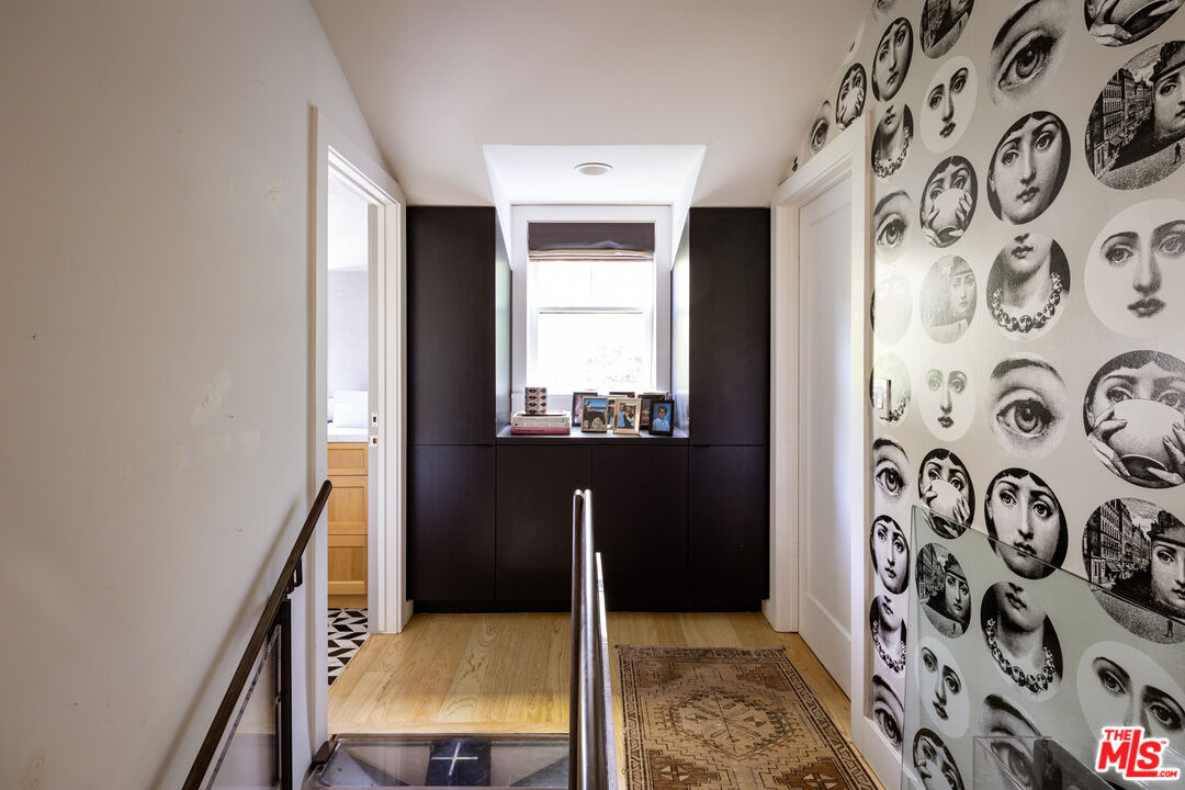 636 Huntley Dr, West Hollywood