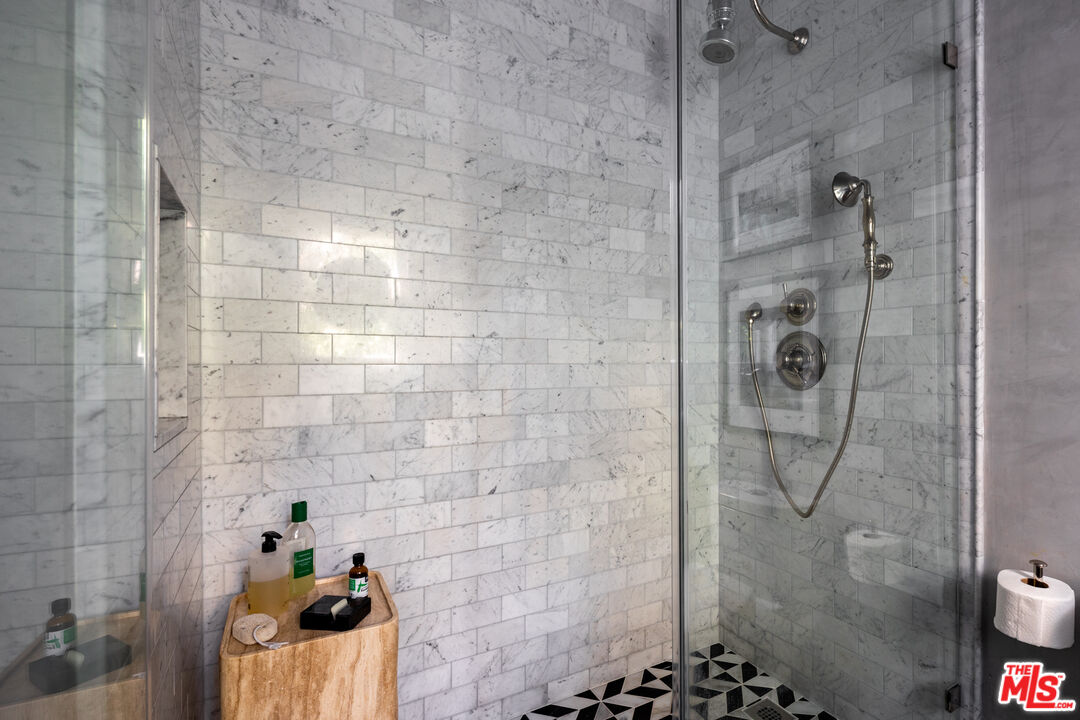 636 Huntley Dr, West Hollywood