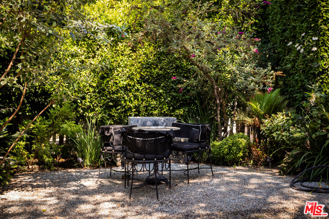 636 Huntley Dr, West Hollywood