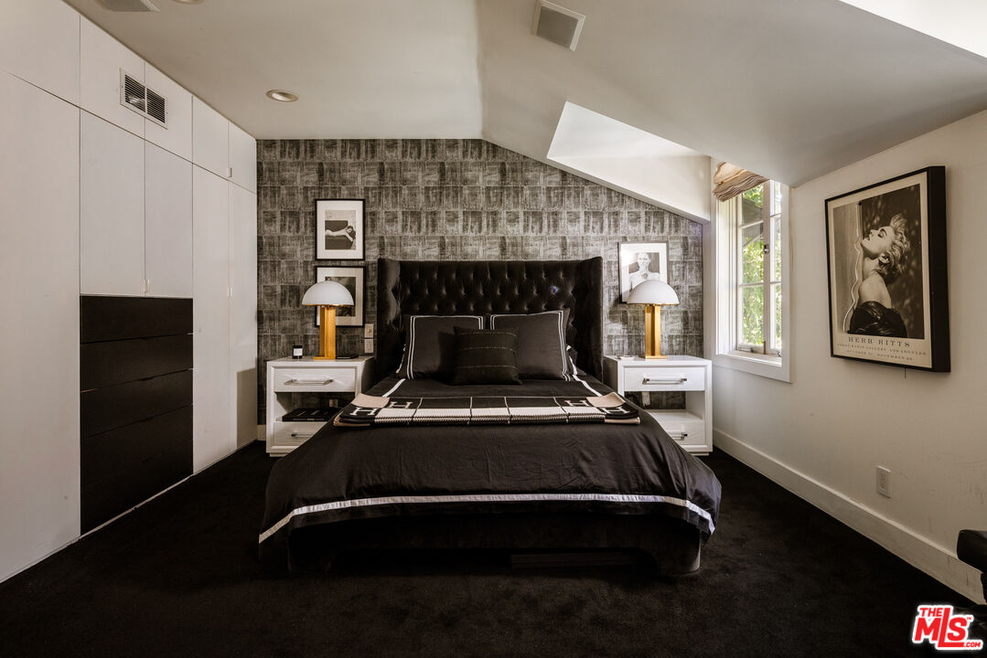 636 Huntley Dr, West Hollywood