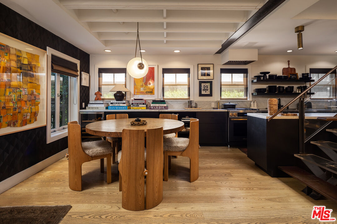 636 Huntley Dr, West Hollywood