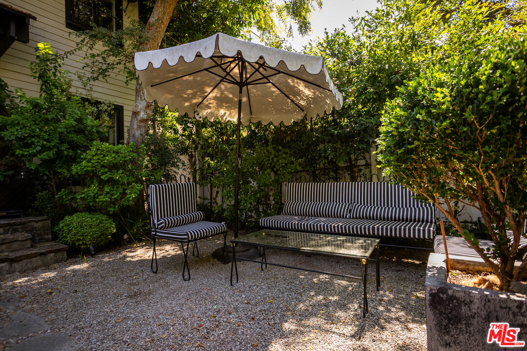 636 Huntley Dr, West Hollywood