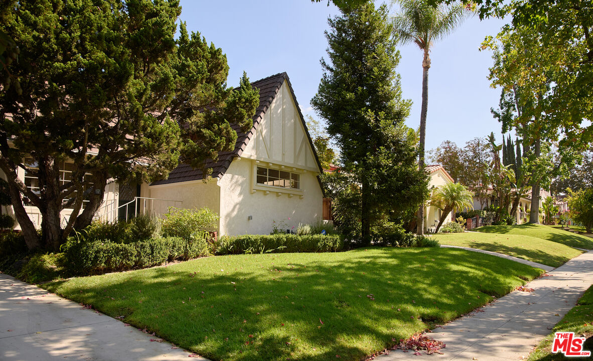 2005 Chilton Dr, Glendale 