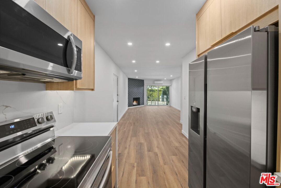 2449 N Beachwood Dr Unit: 13, Hollywood Hills