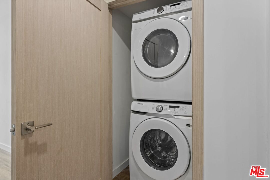 2449 N Beachwood Dr Unit: 13, Hollywood Hills