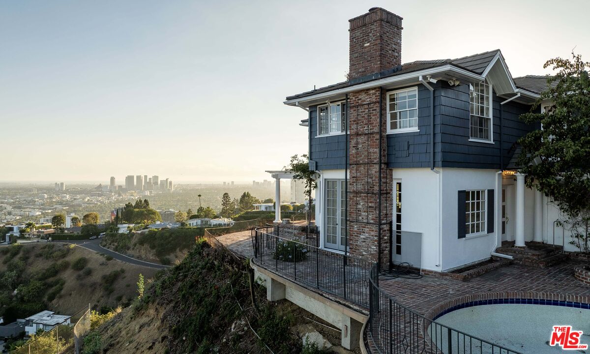 8900 Evanview Dr, Sunset Strip