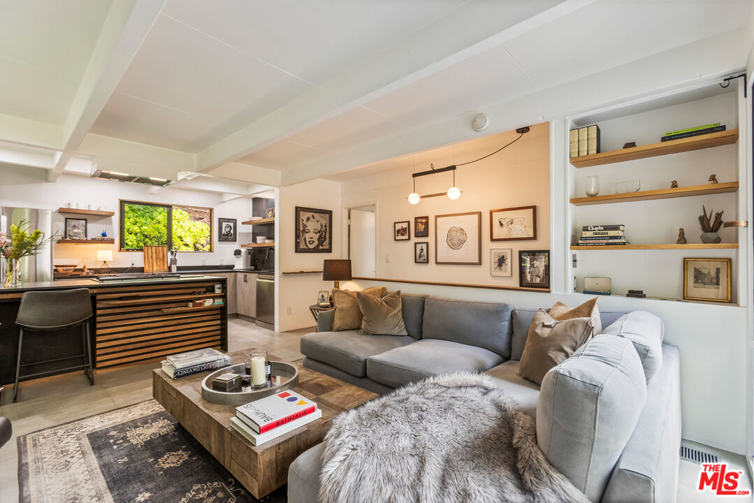 3112 Ledgewood Dr, Hollywood Hills