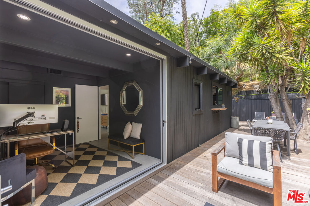 3112 Ledgewood Dr, Hollywood Hills