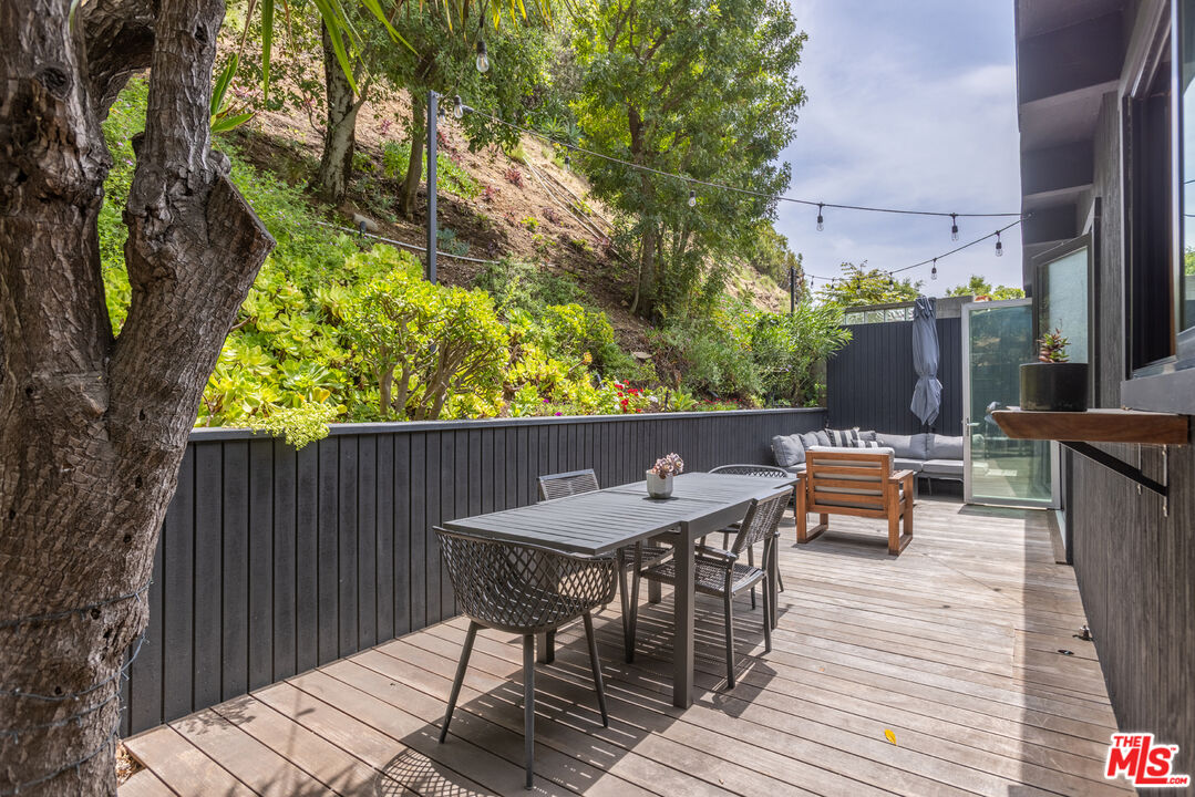 3112 Ledgewood Dr, Hollywood Hills