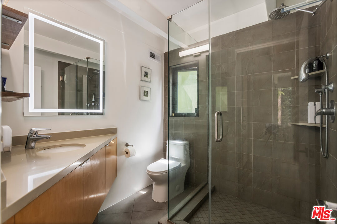 3112 Ledgewood Dr, Hollywood Hills