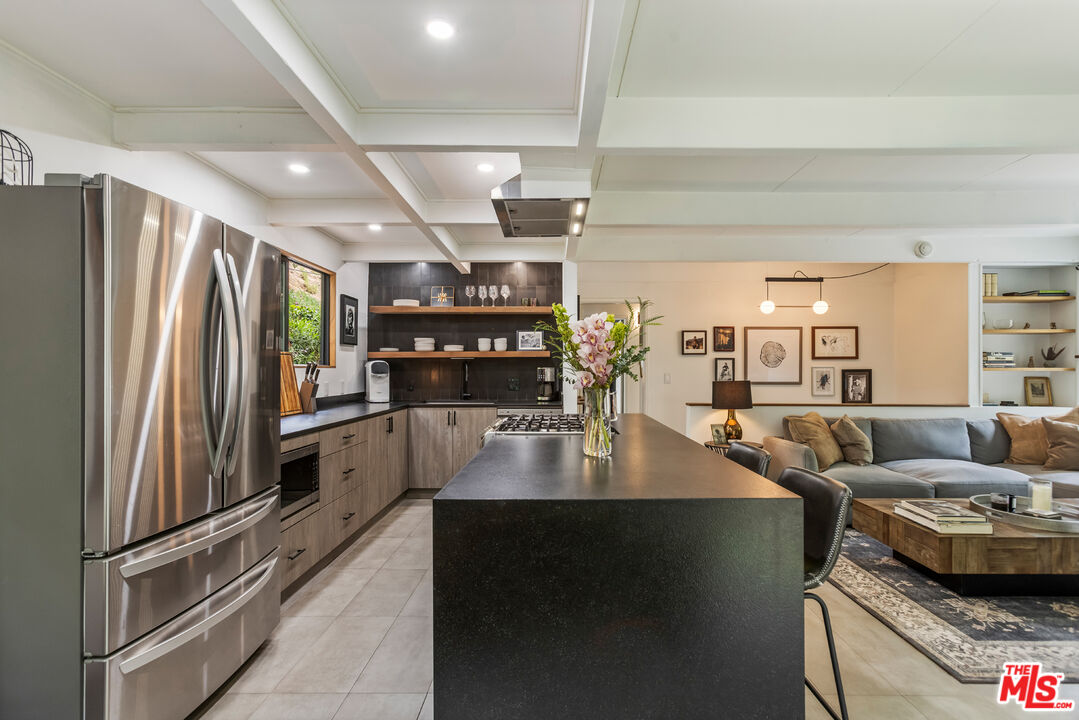 3112 Ledgewood Dr, Hollywood Hills