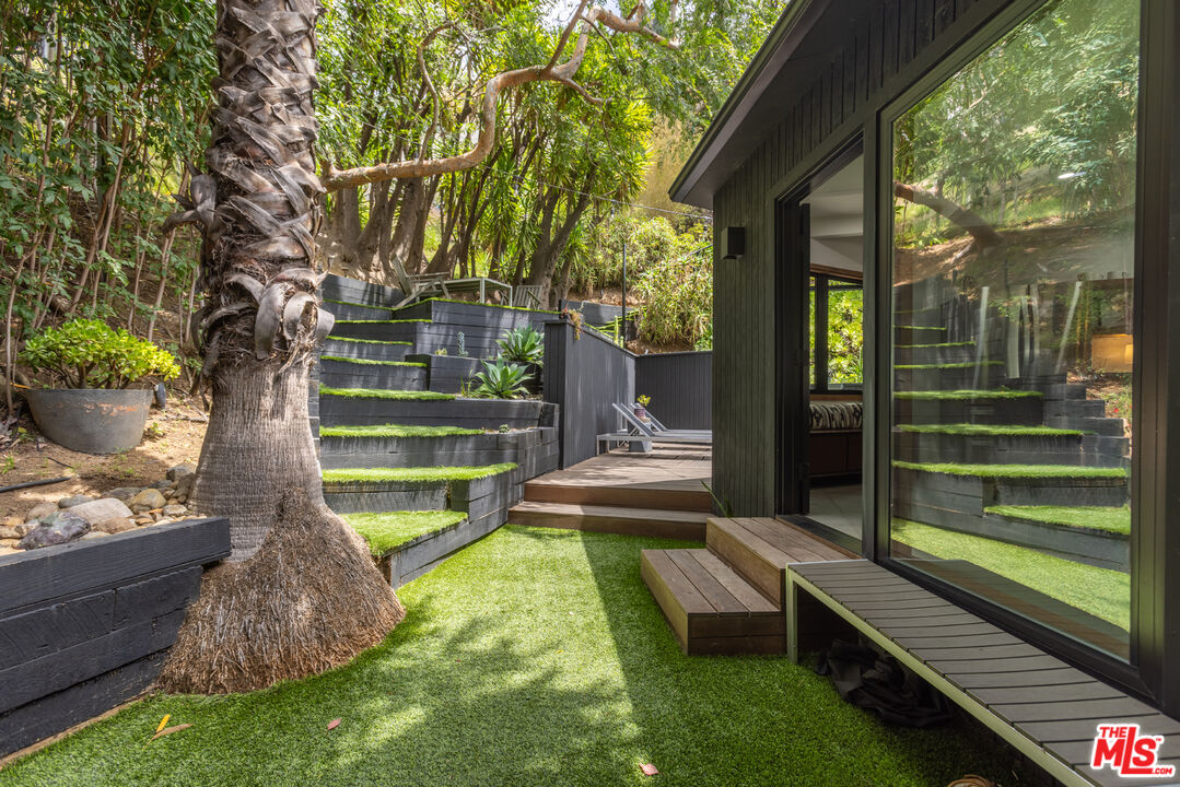 3112 Ledgewood Dr, Hollywood Hills