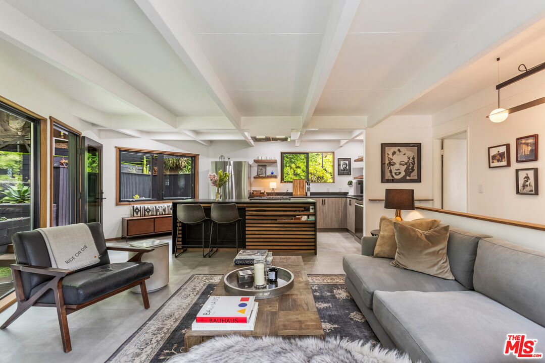 3112 Ledgewood Dr, Hollywood Hills