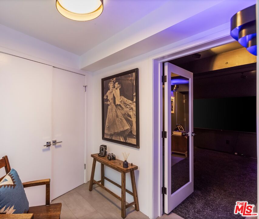 3112 Ledgewood Dr, Hollywood Hills