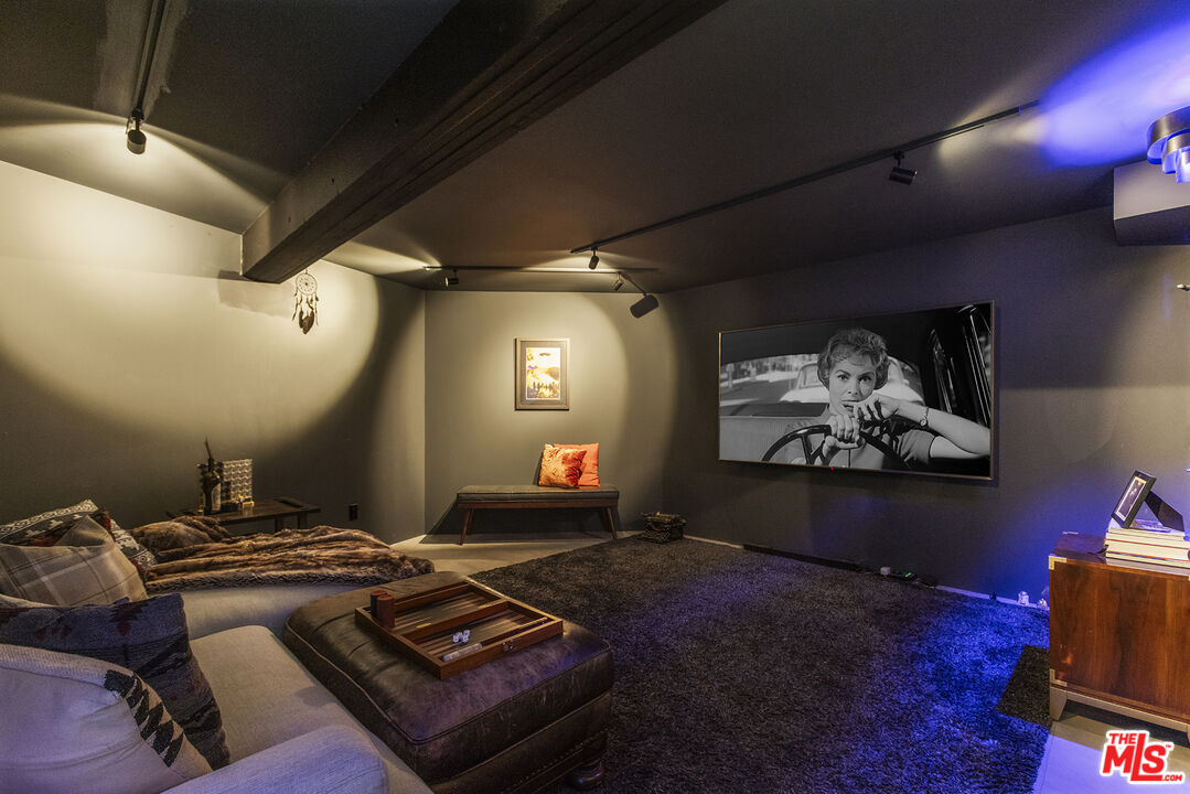 3112 Ledgewood Dr, Hollywood Hills