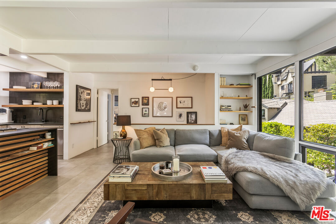 3112 Ledgewood Dr, Hollywood Hills