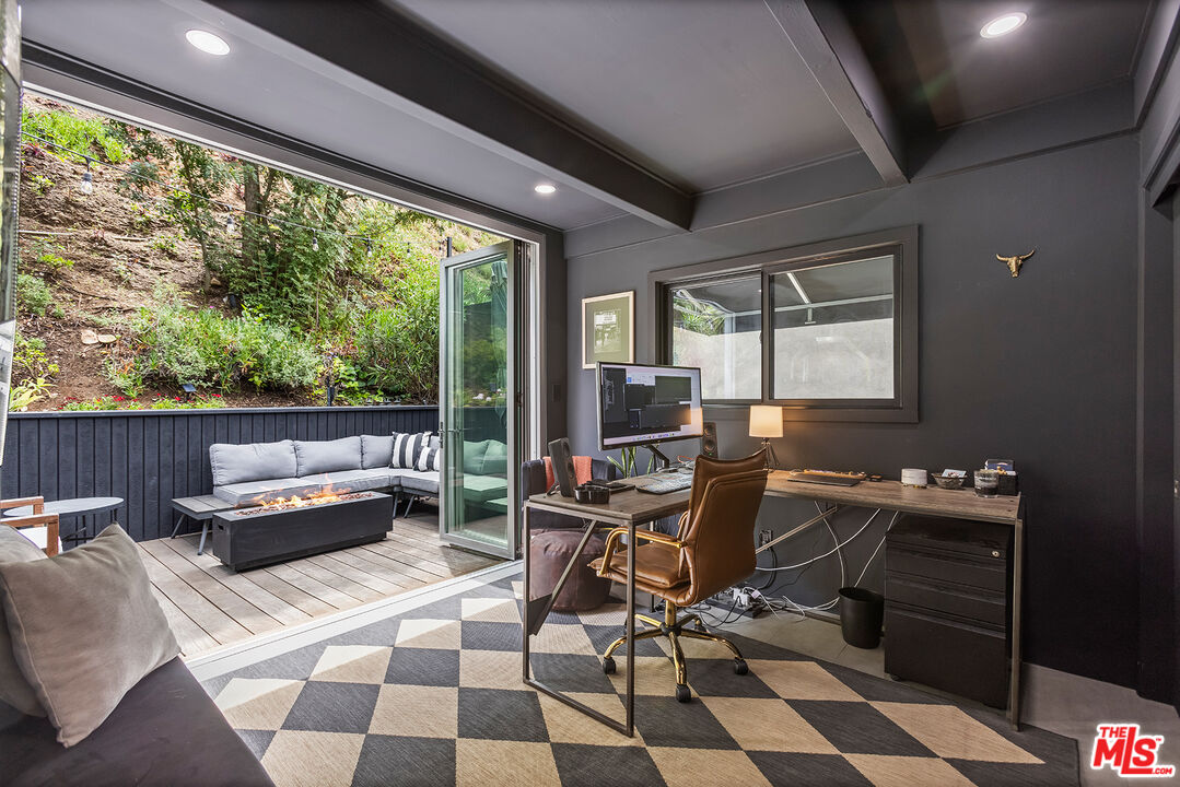 3112 Ledgewood Dr, Hollywood Hills