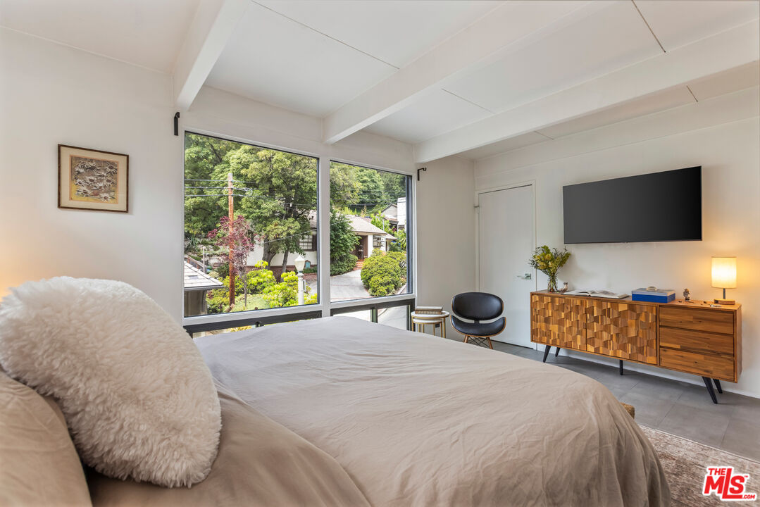 3112 Ledgewood Dr, Hollywood Hills