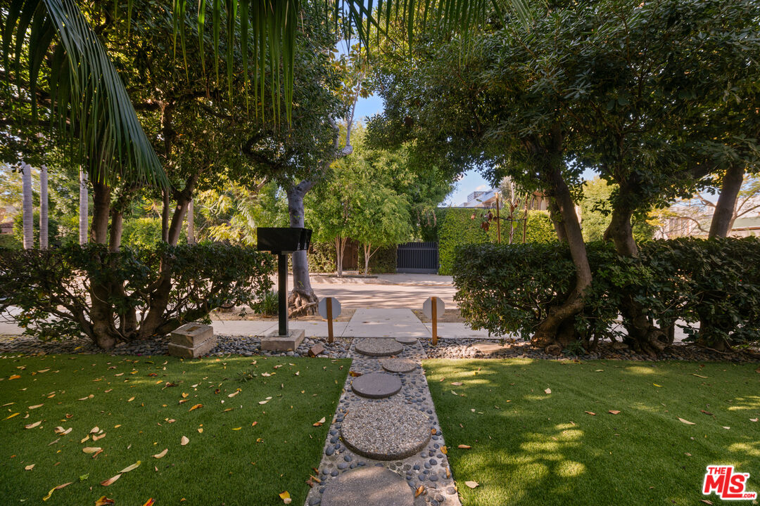 8720 Ashcroft Ave, West Hollywood 