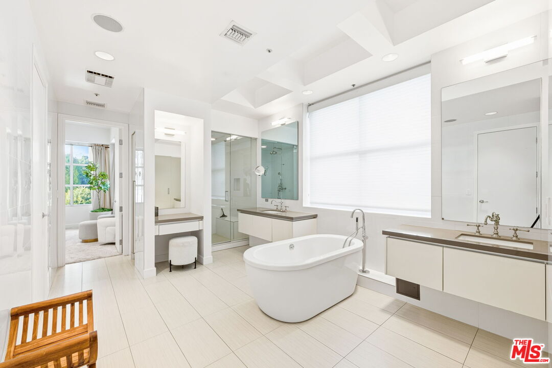 10380 Wilshire Blvd Unit: 302, Wilshire Corridor 