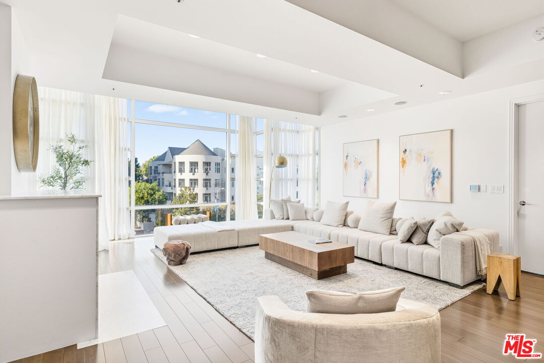 10380 Wilshire Blvd Unit: 302, Wilshire Corridor 