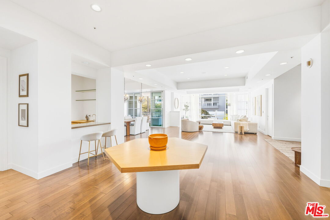 10380 Wilshire Blvd Unit: 302, Wilshire Corridor 