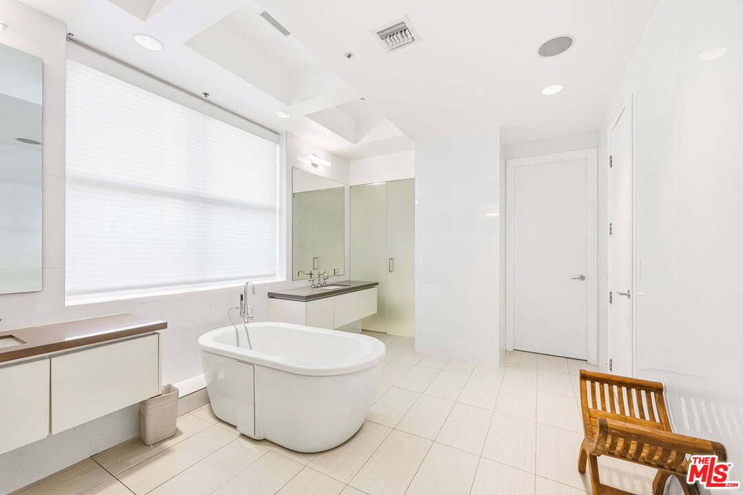 10380 Wilshire Blvd Unit: 302, Wilshire Corridor 